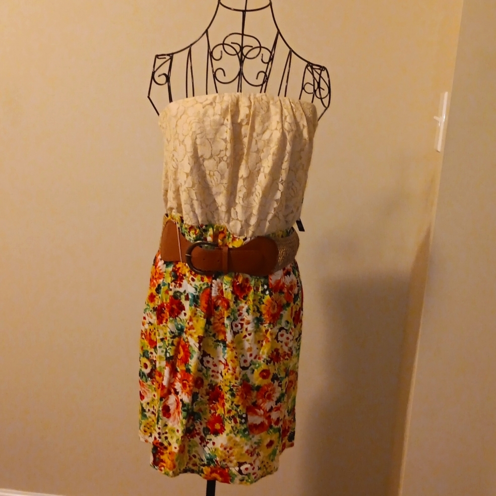 NWTS  Juniors  Floral and Lace Belted dress & Flower Earrings